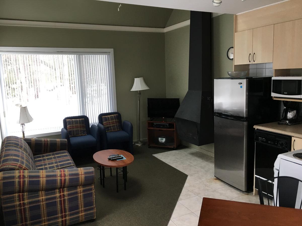 Holiday Villa Resorts At Mont Ste Anne ボーブレ エクステリア 写真