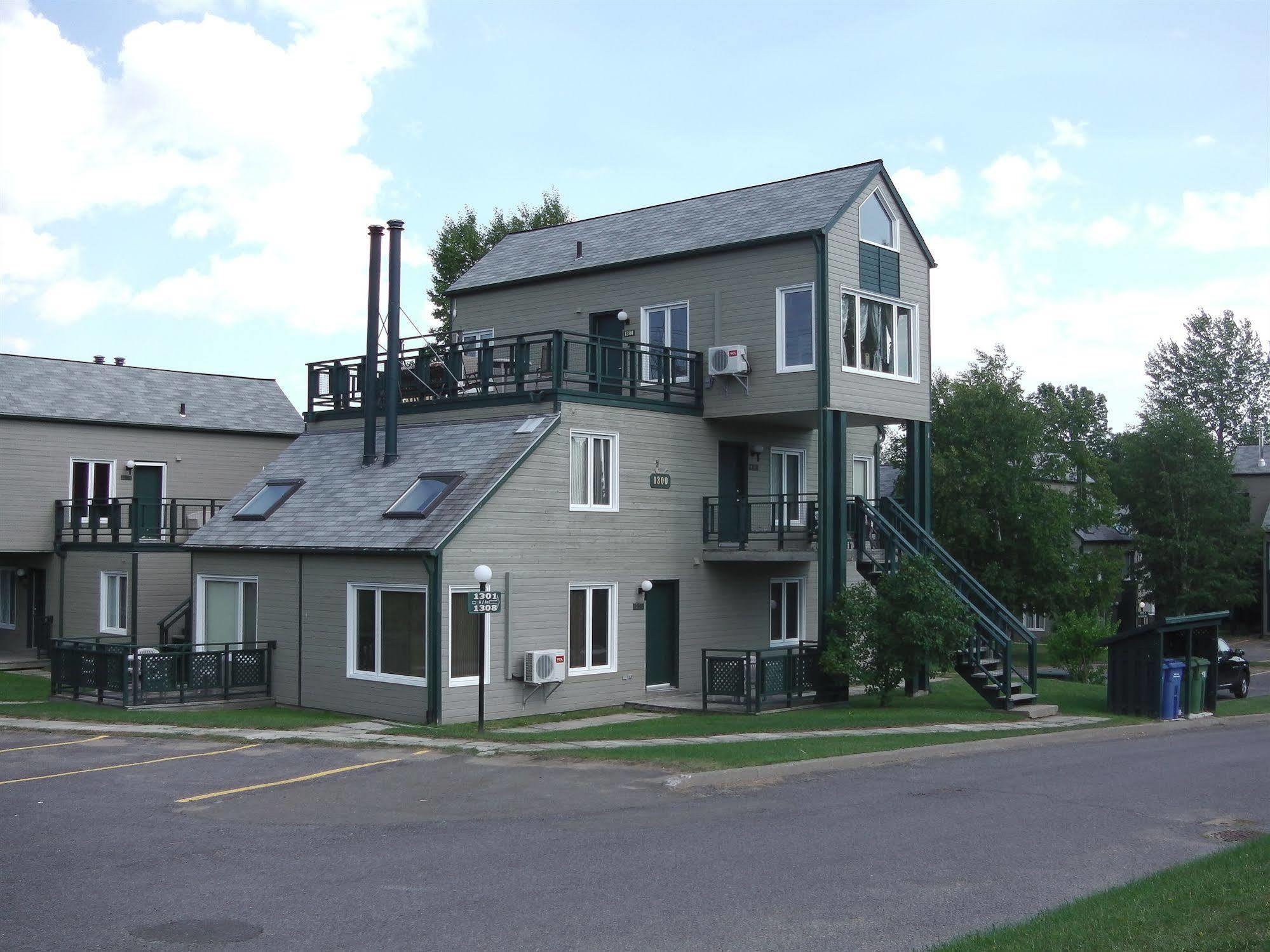Holiday Villa Resorts At Mont Ste Anne ボーブレ エクステリア 写真