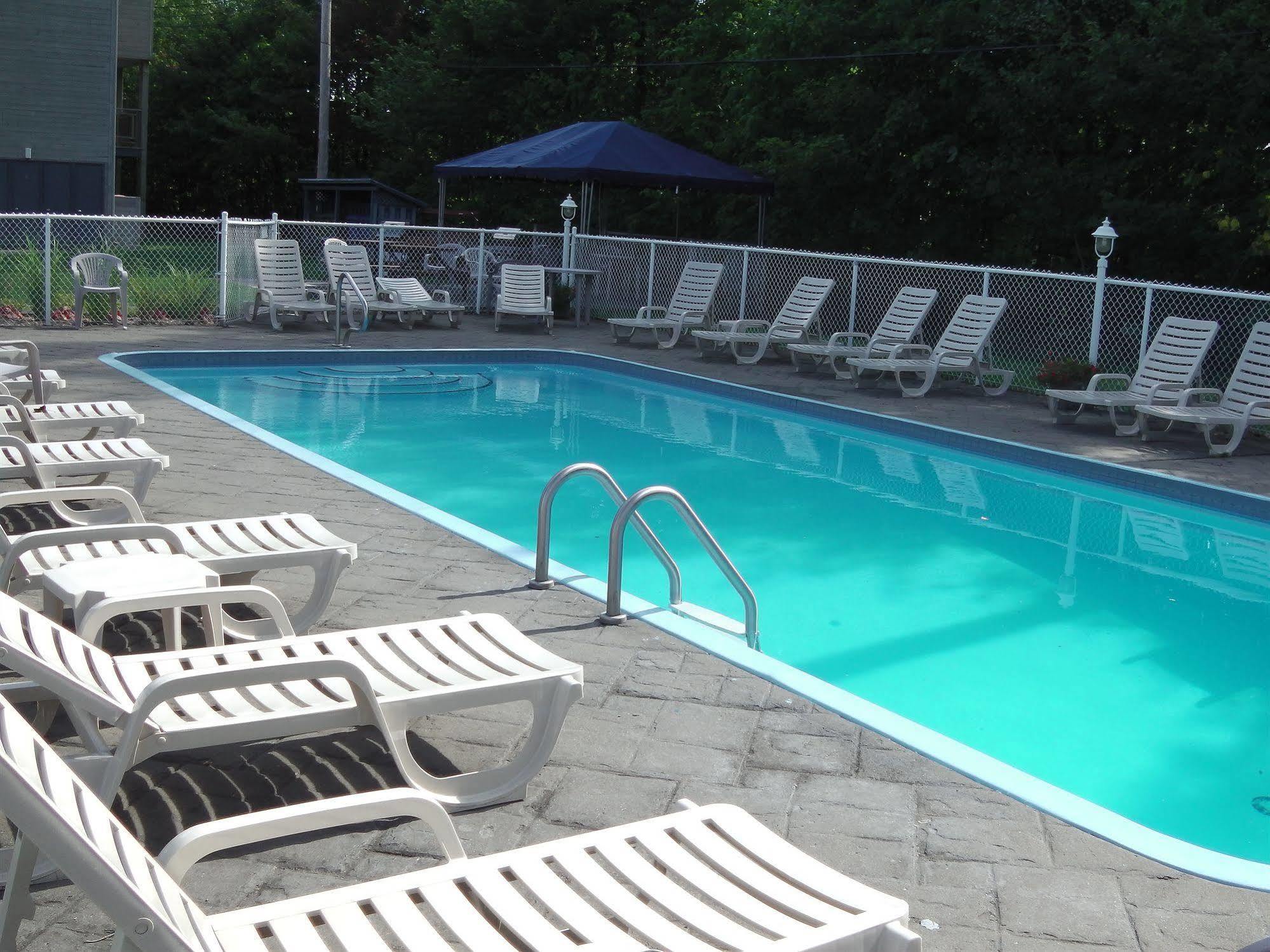 Holiday Villa Resorts At Mont Ste Anne ボーブレ エクステリア 写真