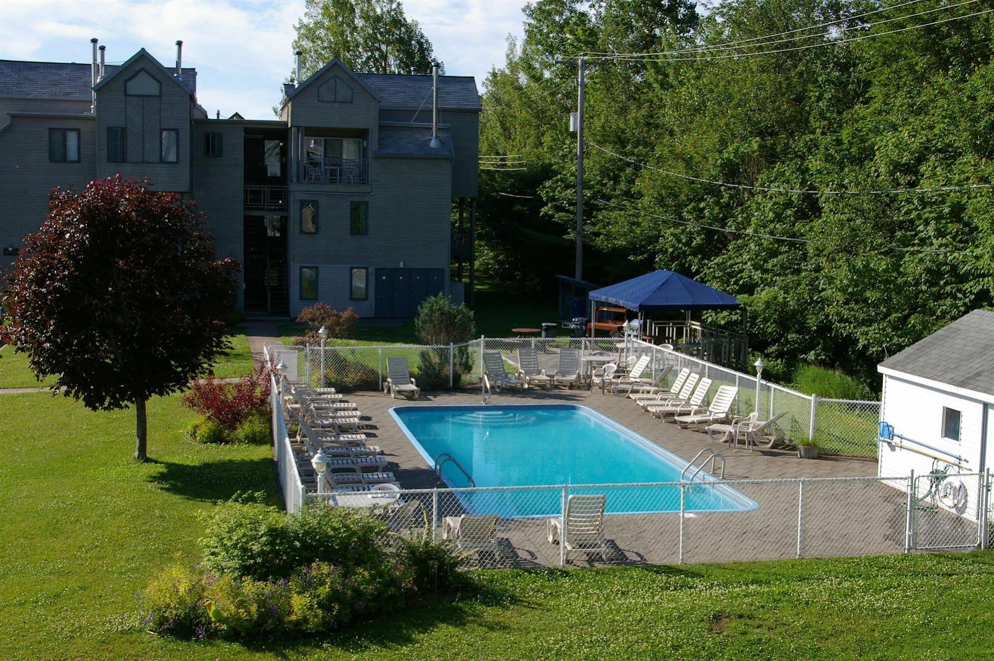 Holiday Villa Resorts At Mont Ste Anne ボーブレ エクステリア 写真