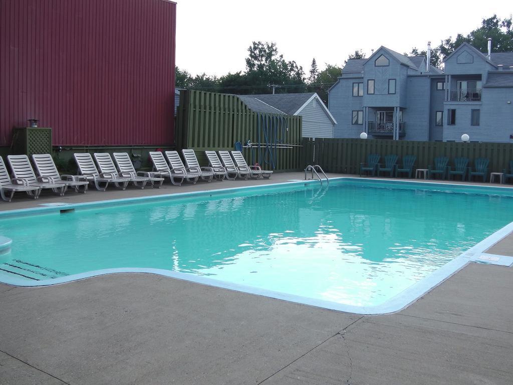 Holiday Villa Resorts At Mont Ste Anne ボーブレ エクステリア 写真